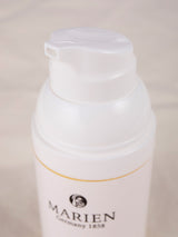 マリエンのアルニカクリーム プレミアム35ml、肌をほぐして柔軟にするボディクリーム(有機アルニカチンキ配合)、プッシュ部分拡大。