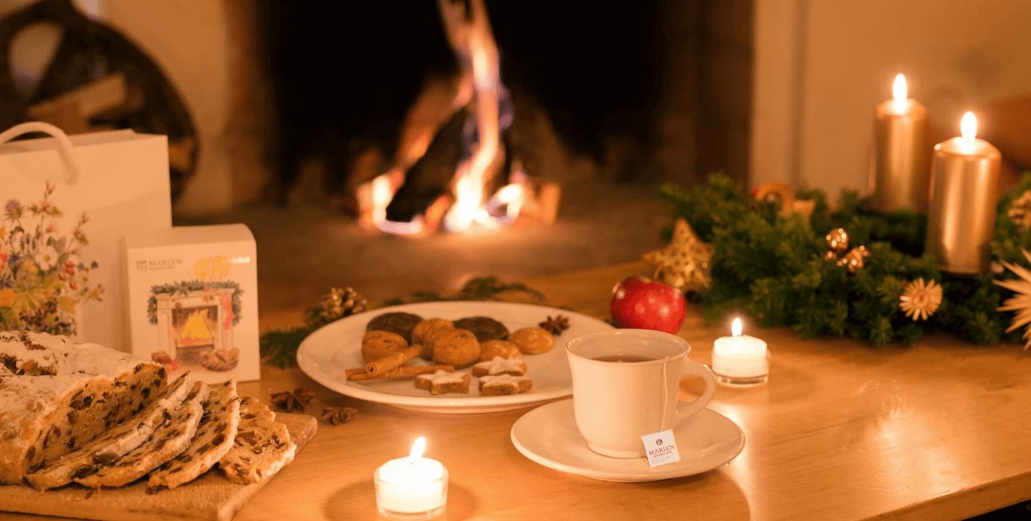 マリエンのクリスマススペシャルブレンド、BOXティーバッグタイプ。アドベントを迎える温かい暖炉の前でシュトーレンと共に。大切な人と過ごす 暖炉とキャンドルの明かり。
